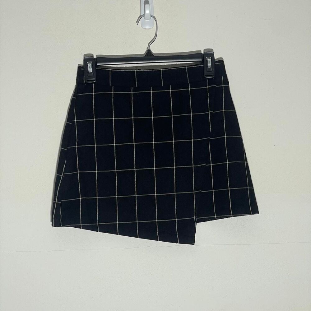 Forever 21 Asymmetrical Plaid Small Women's Black Skirt Preppy